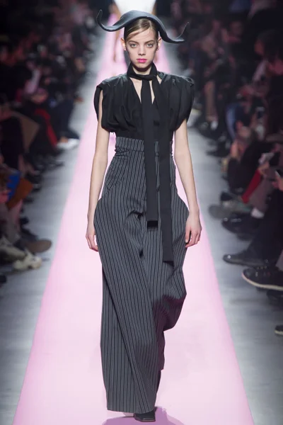Look 29